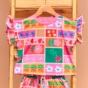 Look infantil feminino colorido para verão com estampa divertida